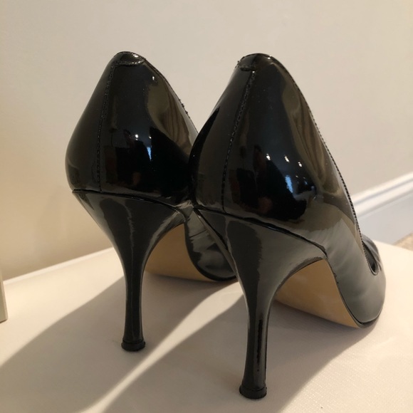 Peep toe Enzo Angiolini pumps. - Picture 3 of 5